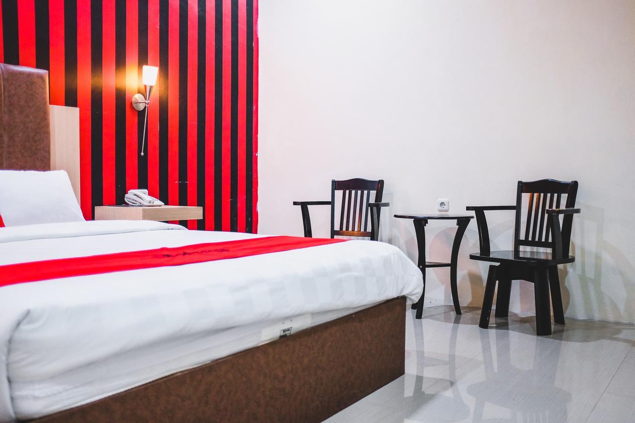 Reddoorz Plus Near Mall Panakukang Makassar Exterior photo